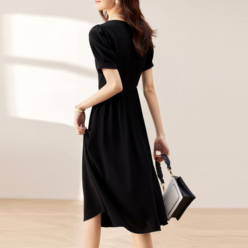 復古優雅珍珠扣泡泡袖方領A字連身裙