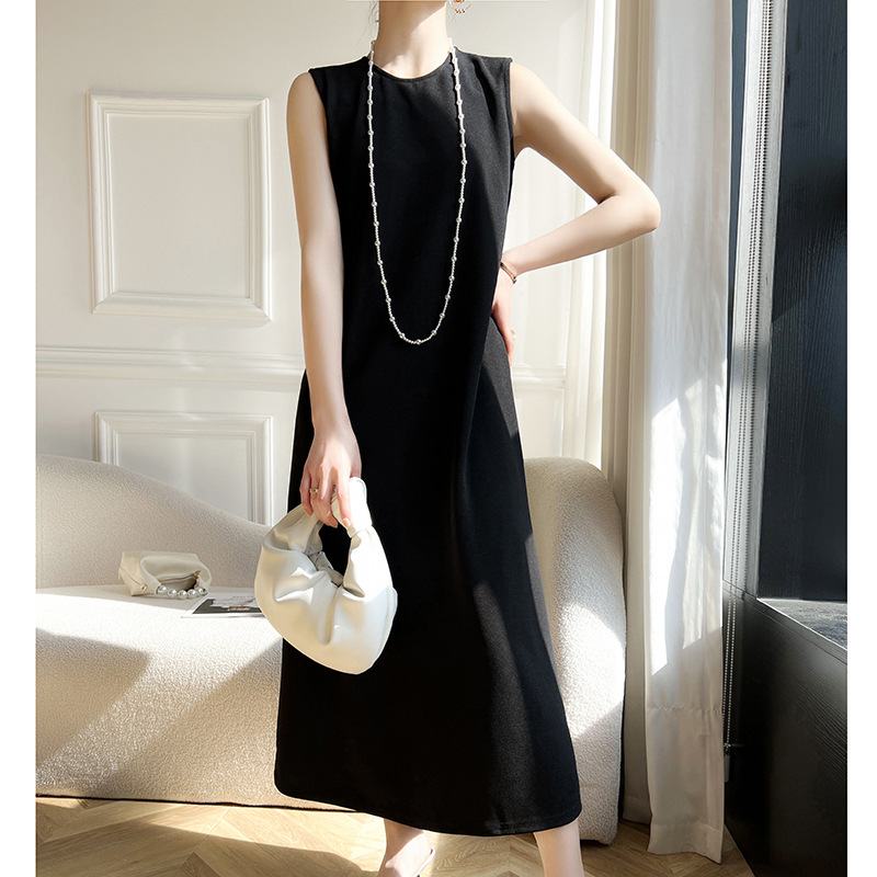 氣質純色圓領無袖連身裙