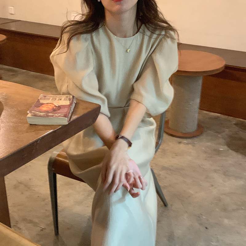 復古褶皺泡泡袖繫帶後開叉連身裙