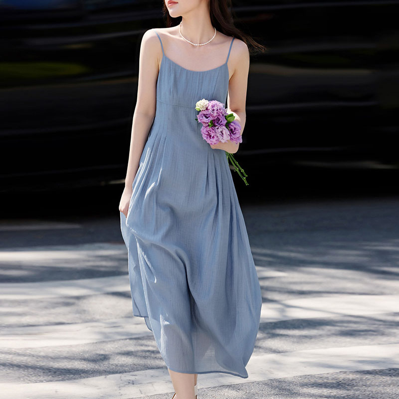 氛圍減齡純色吊帶連身裙