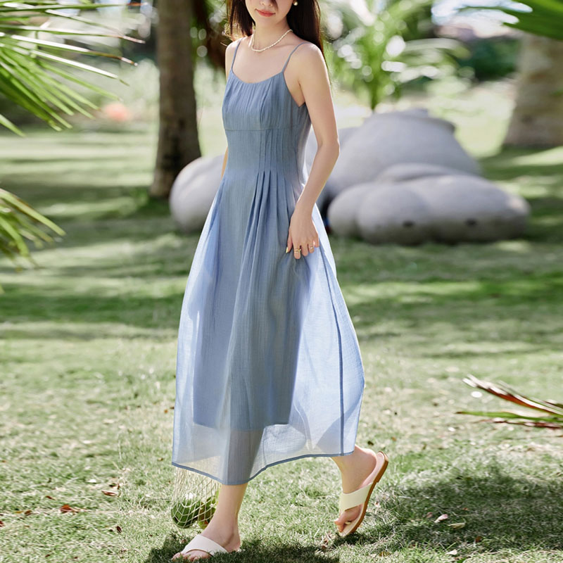 氛圍減齡純色吊帶連身裙