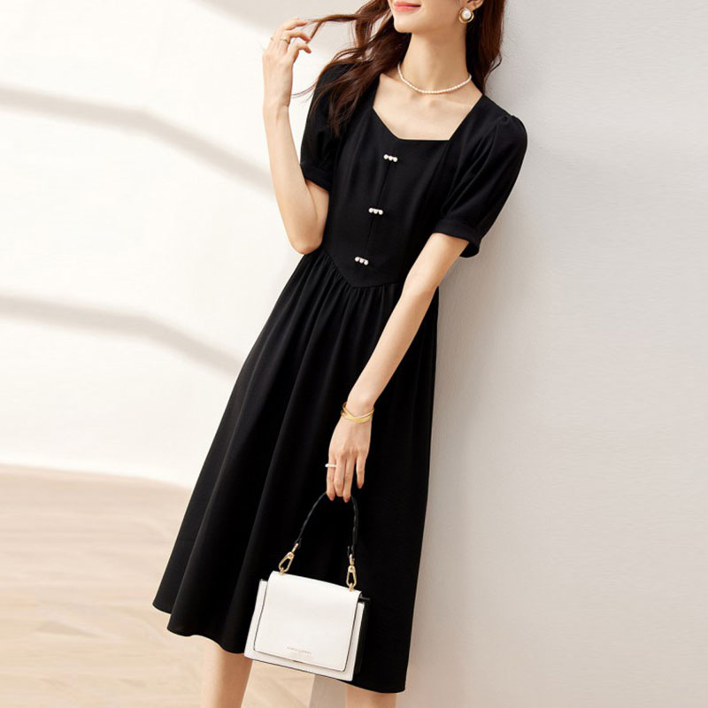 復古優雅珍珠扣泡泡袖方領A字連身裙