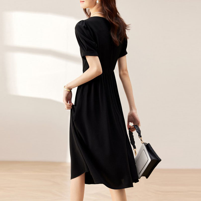 復古優雅珍珠扣泡泡袖方領A字連身裙