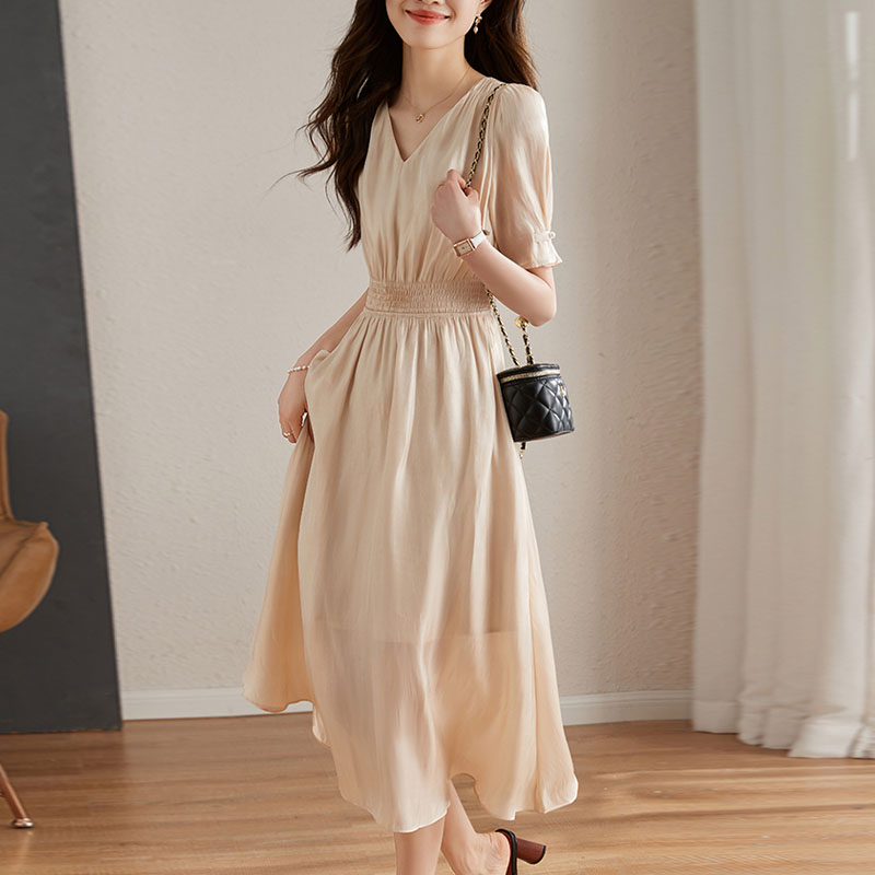 簡約純色V領緞面連身裙