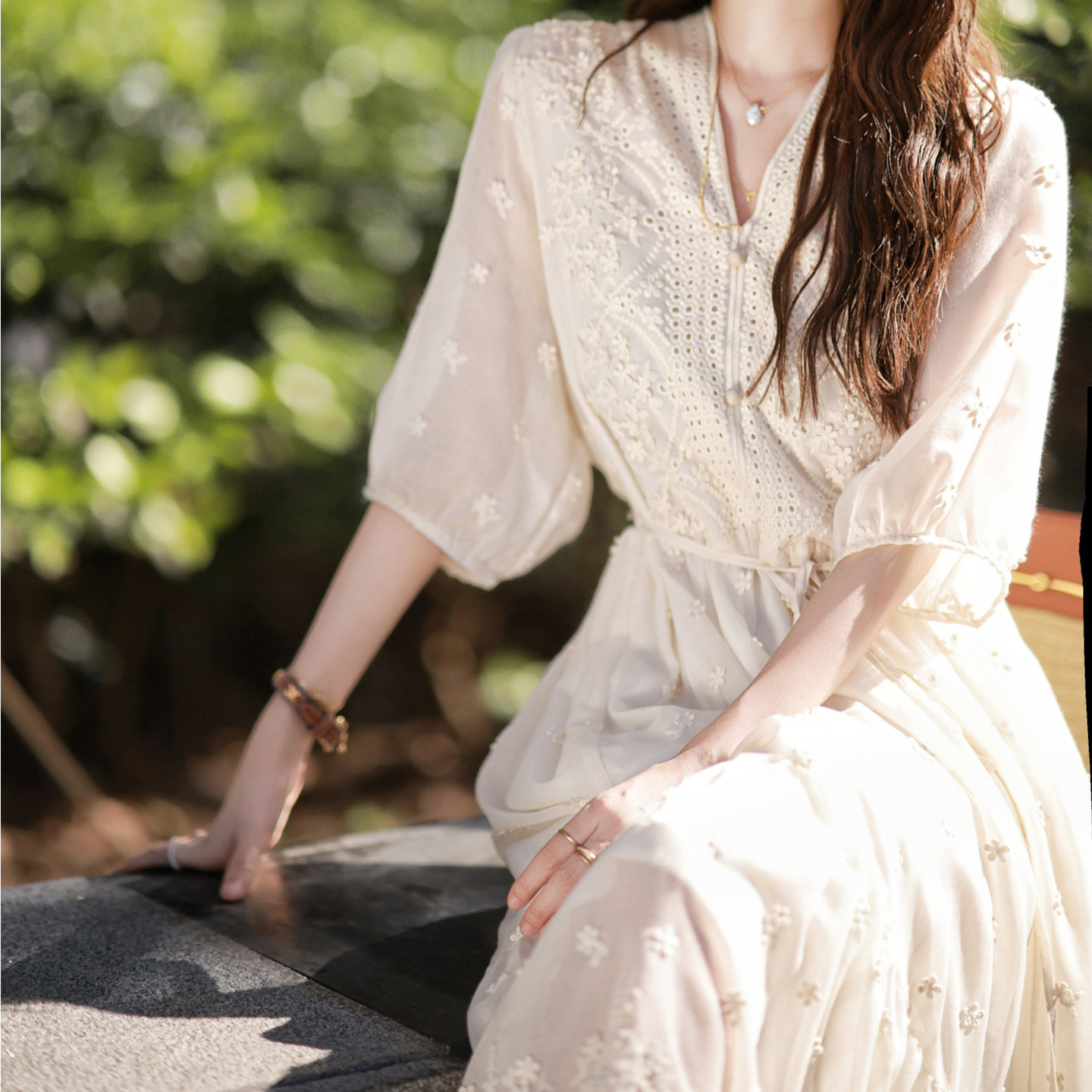 氣質立體繡花鏤空V領洋裝