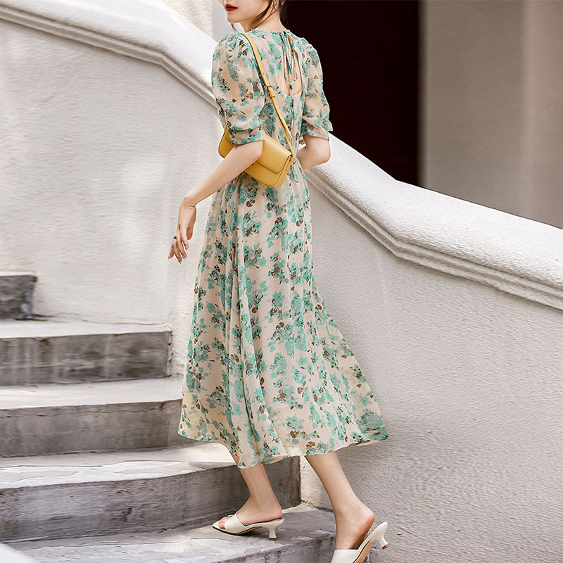 休閑碎花泡泡袖連身裙