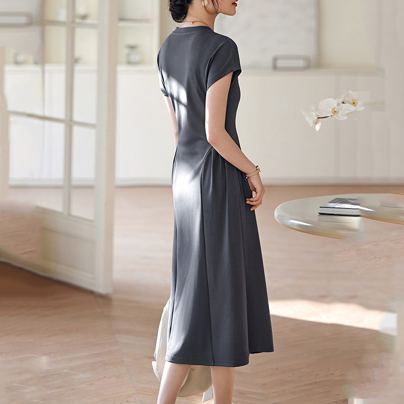 簡約純色V領連身裙