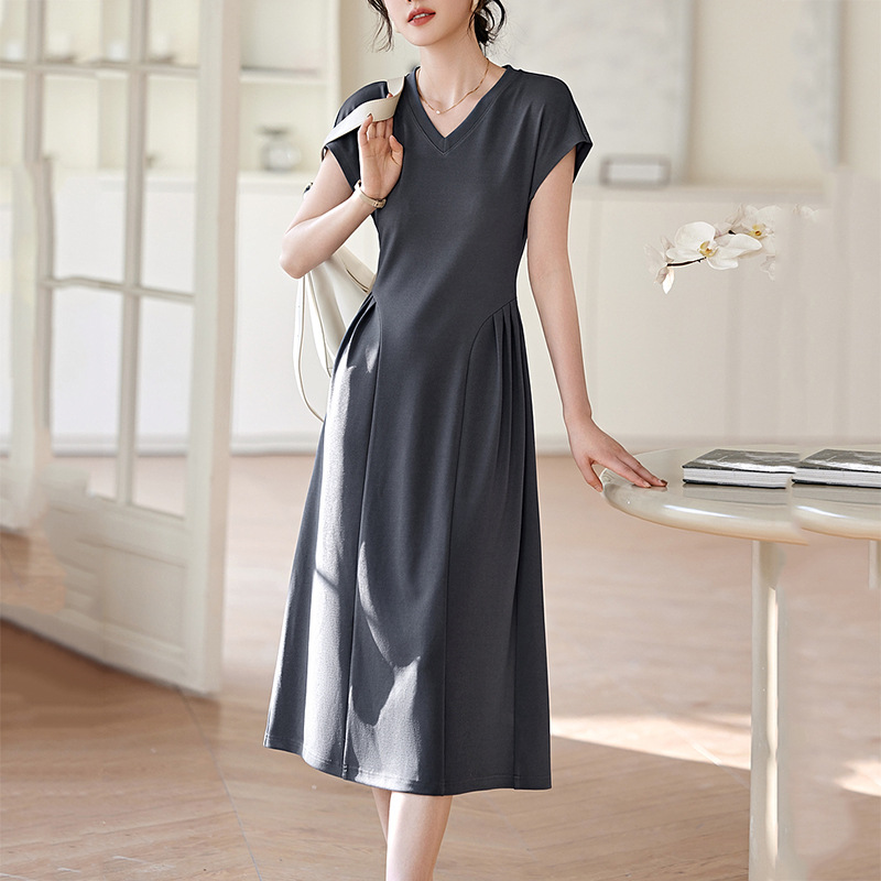 簡約純色V領連身裙