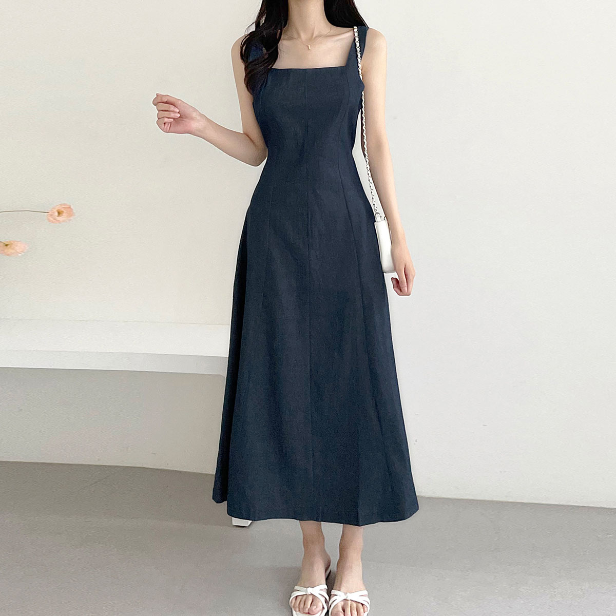 法式純色方領收腰顯瘦連身裙