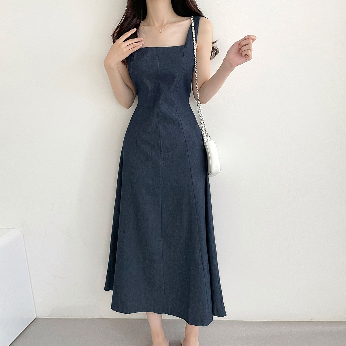 法式純色方領收腰顯瘦連身裙