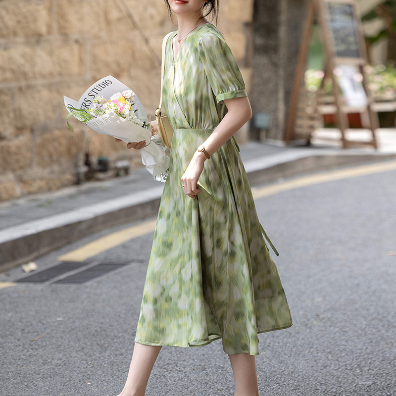 茶歇風印花抽褶收腰連身裙