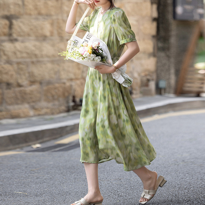 茶歇風印花抽褶收腰連身裙