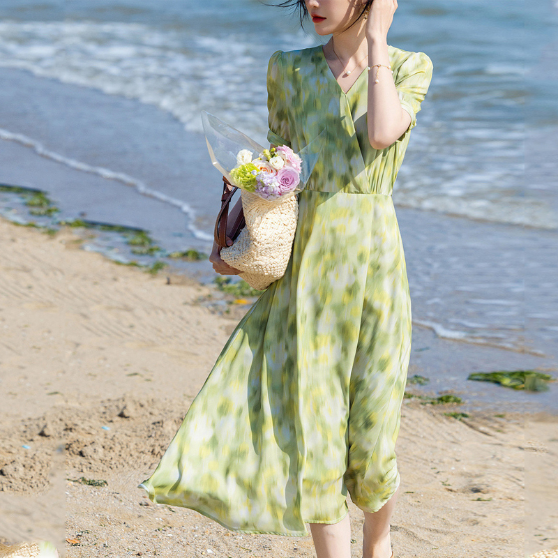 茶歇風印花抽褶收腰連身裙