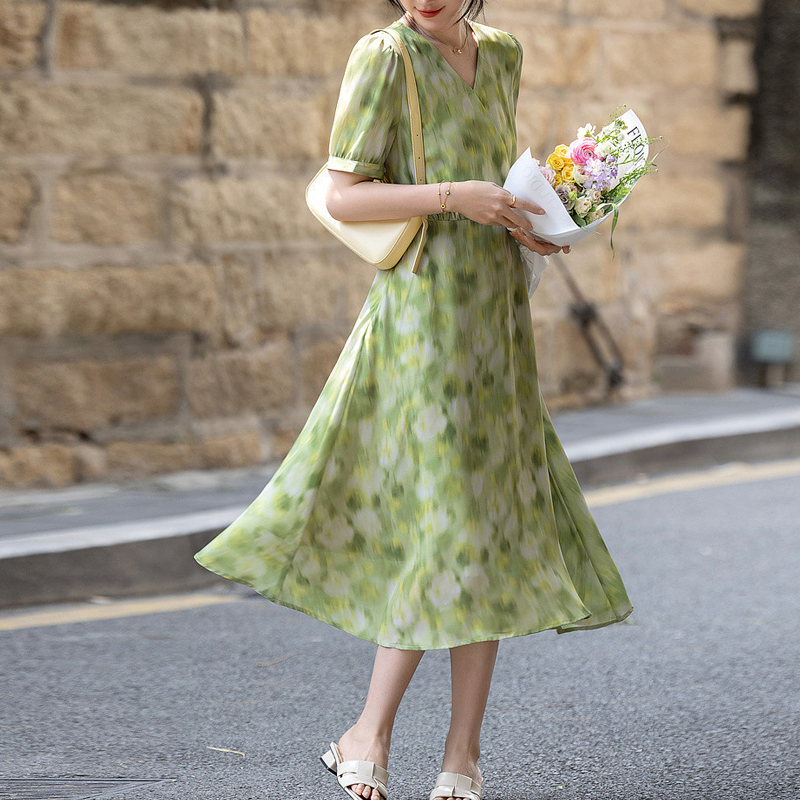 茶歇風印花抽褶收腰連身裙