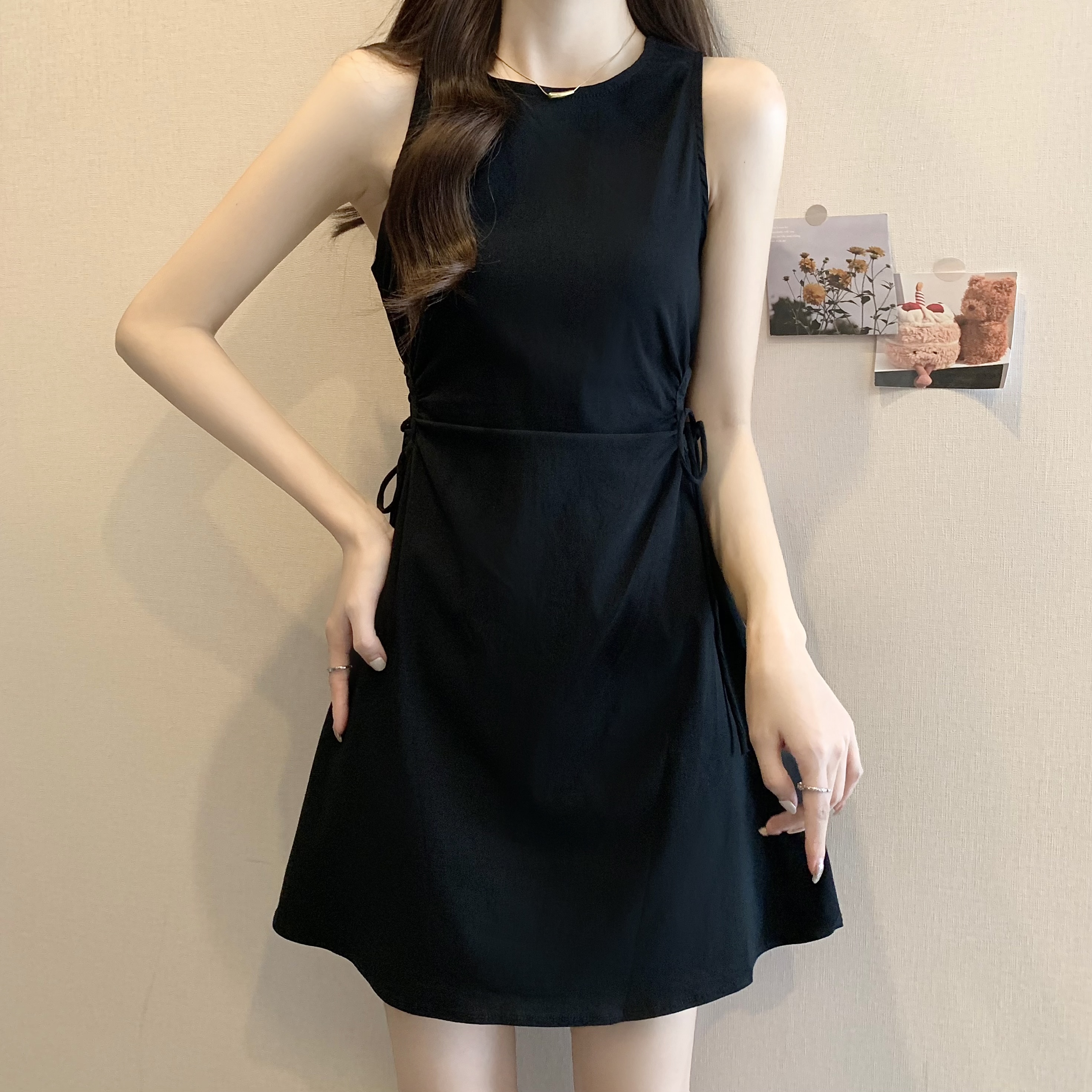 氣質純色露腰顯瘦無袖連身裙