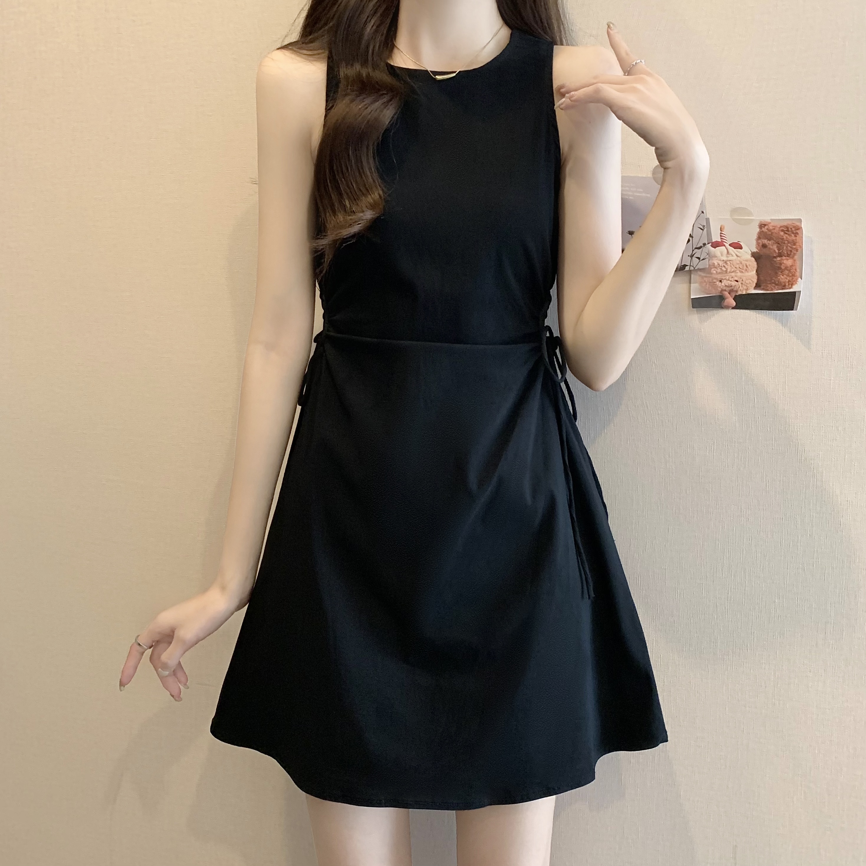 氣質純色露腰顯瘦無袖連身裙