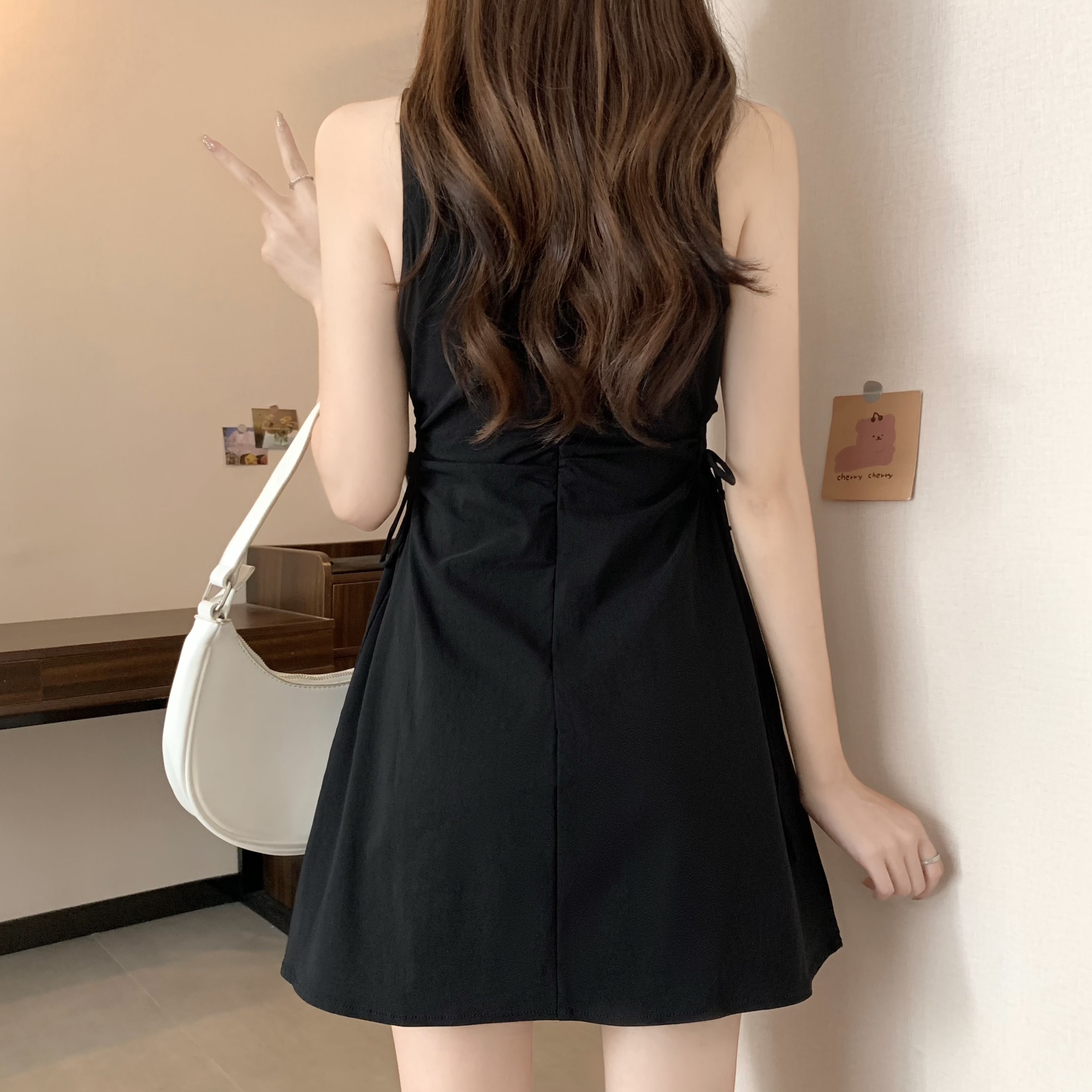 氣質純色露腰顯瘦無袖連身裙