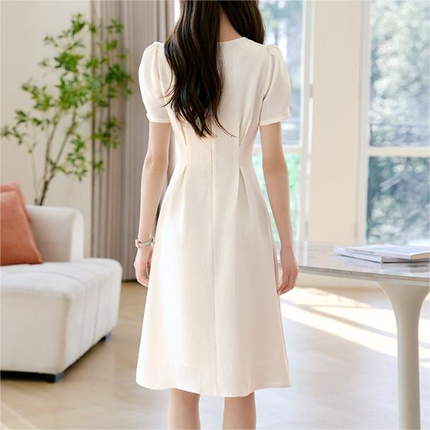 設計感純色泡泡袖連身裙