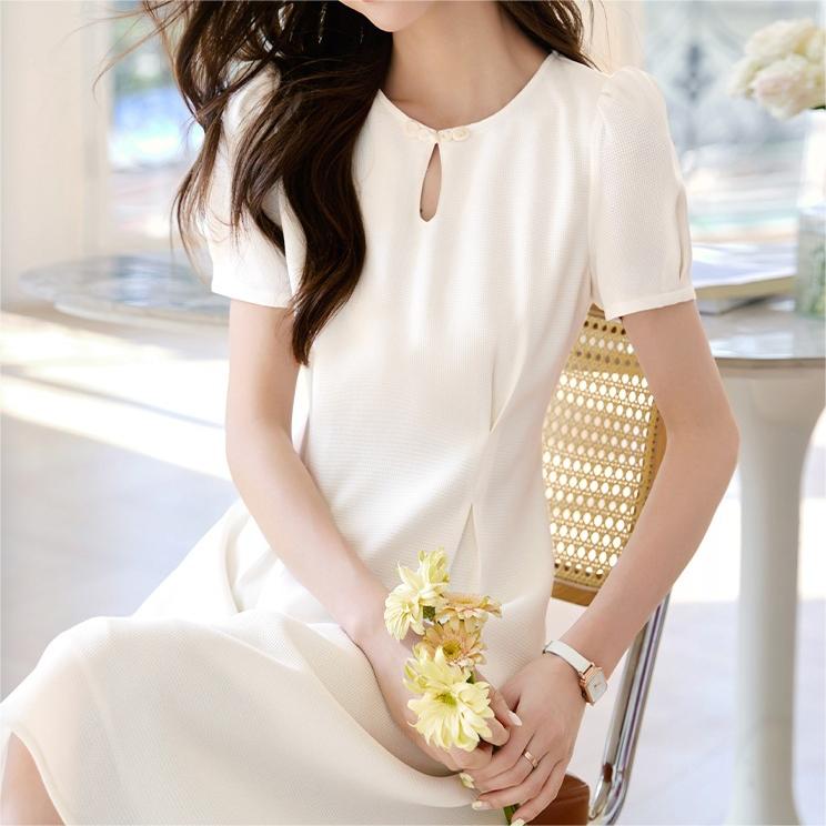 設計感純色泡泡袖連身裙