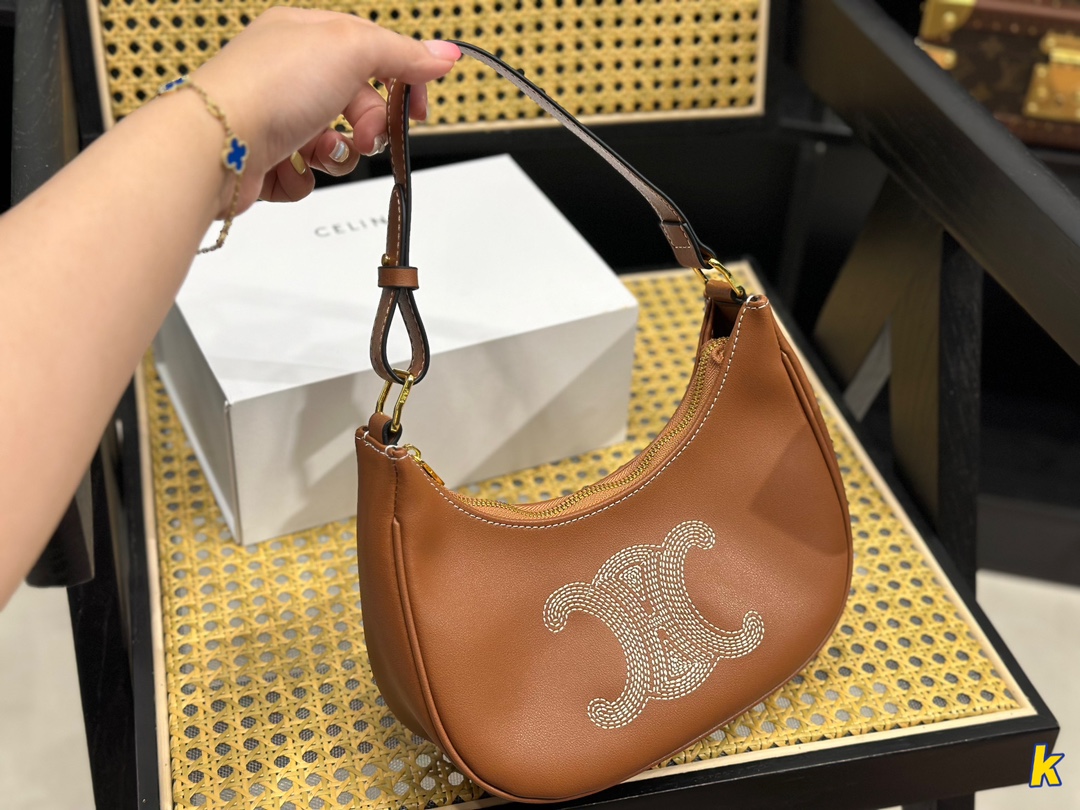 CELINE セリーヌのアンダーアームバッグ