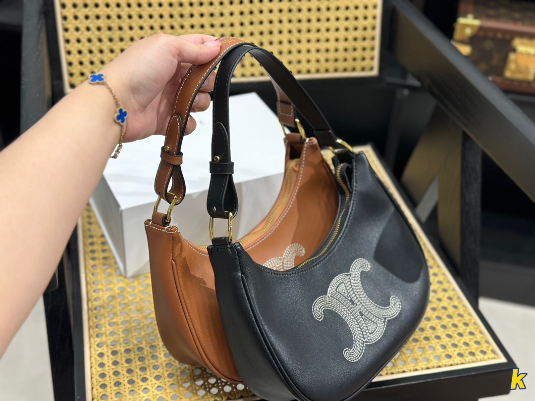 CELINE セリーヌのアンダーアームバッグ