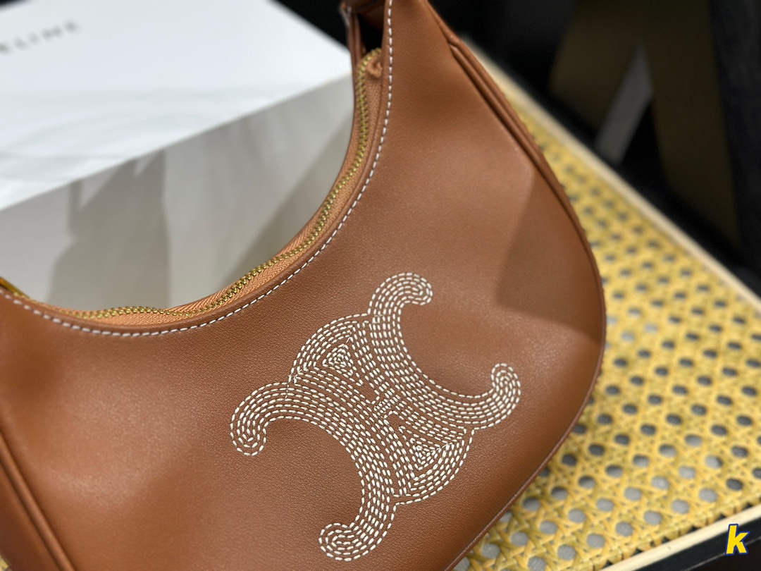 CELINE セリーヌのアンダーアームバッグ