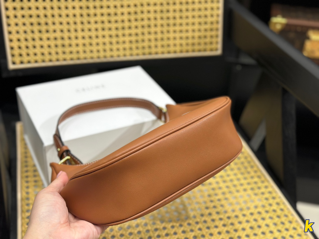 CELINE セリーヌのアンダーアームバッグ