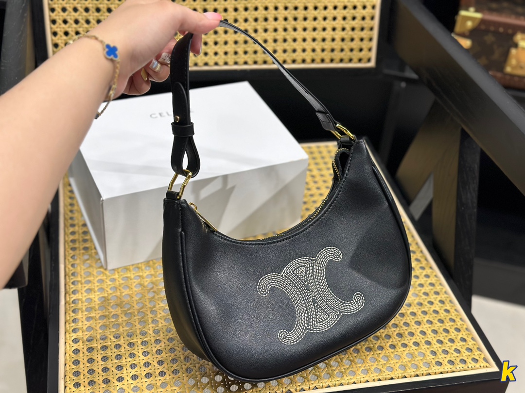 CELINE セリーヌのアンダーアームバッグ