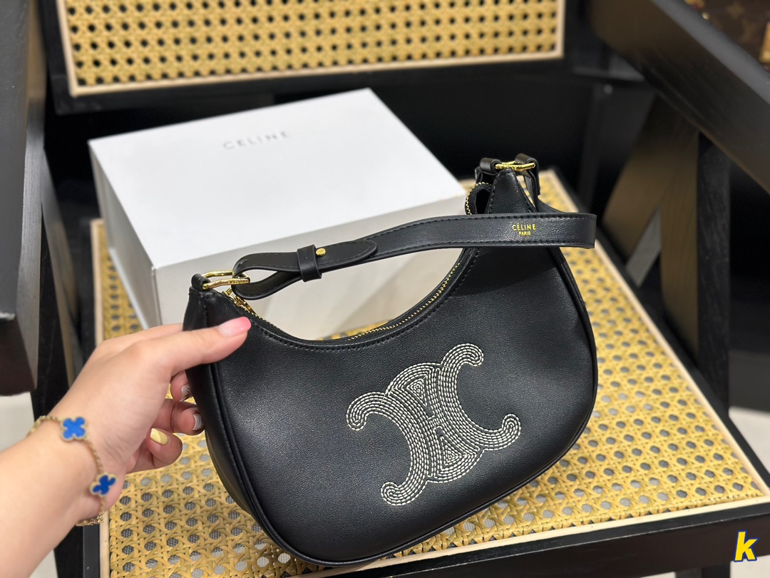 CELINE セリーヌのアンダーアームバッグ