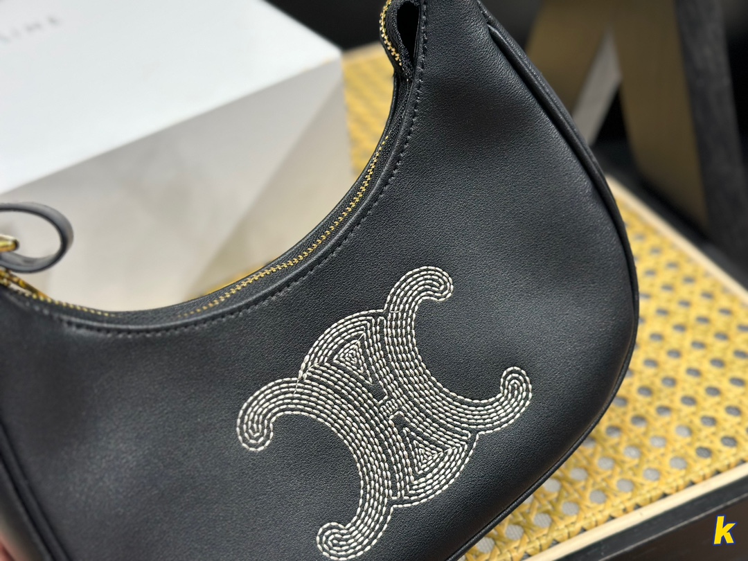 CELINE セリーヌのアンダーアームバッグ