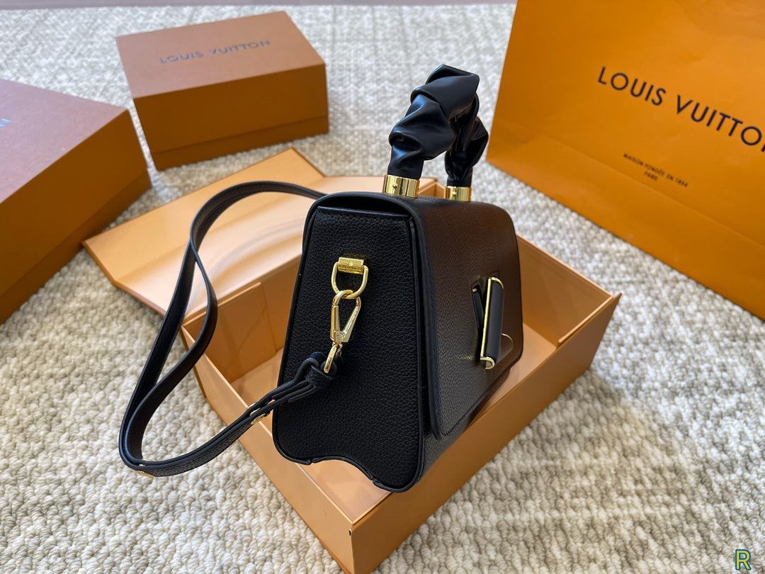 【LOUIS VUITTON 公式旗艦店】ルイヴィトン 斜めがけバッグ   Fashion bag Lv999