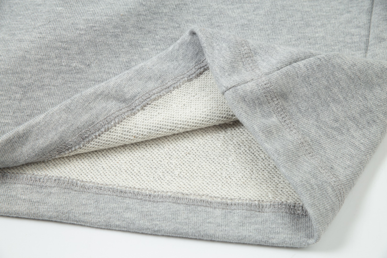 【MONCLER 公式旗艦店】モンクレール ショートパンツ  ご好評に付き再入荷！