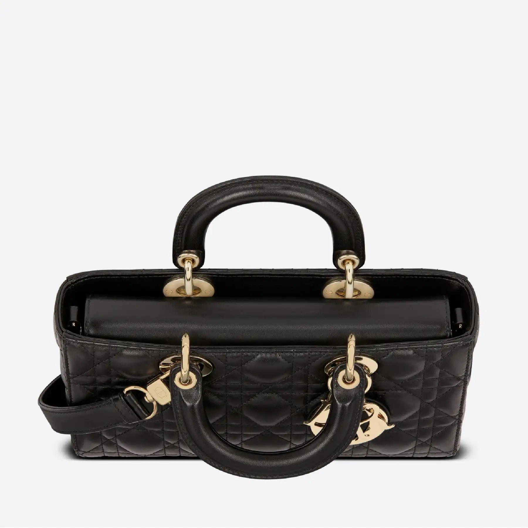 【DIOR】雑誌掲載！泉 里香さん愛用！夏感あふれる新作バッグが登場！