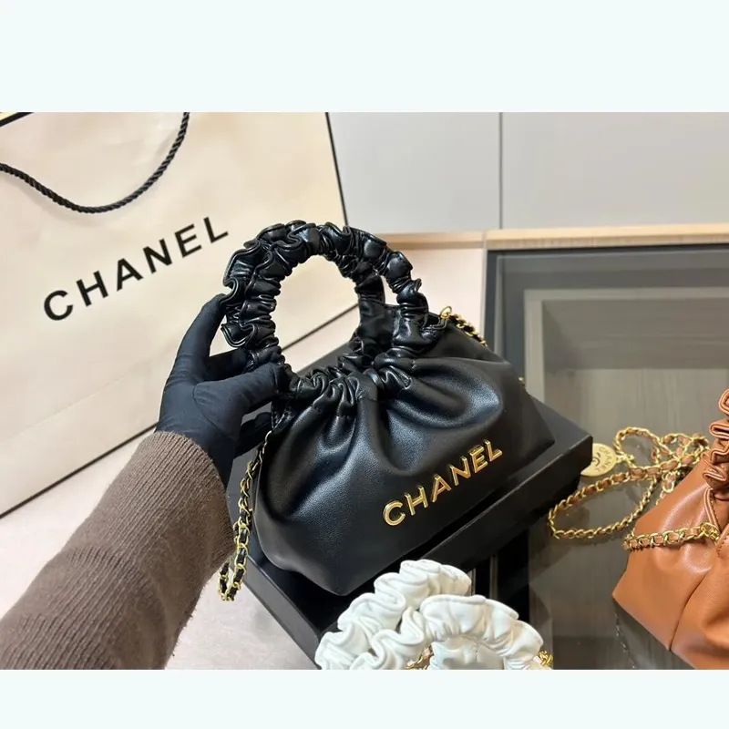 Chanel ★(大人気で即完売)入手困難チェーン