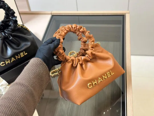 Chanel ★(大人気で即完売)入手困難チェーン