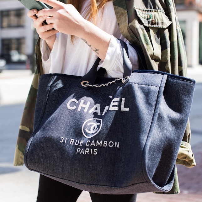 【2024】Chanel Deauville Large Tote チェーン付 デニム トートバッグ