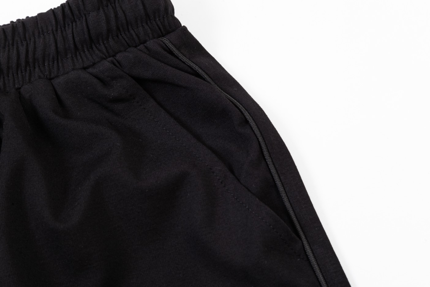 【MONCLER 公式旗艦店】モンクレール   ショートパンツ  ご好評に付き再入荷！