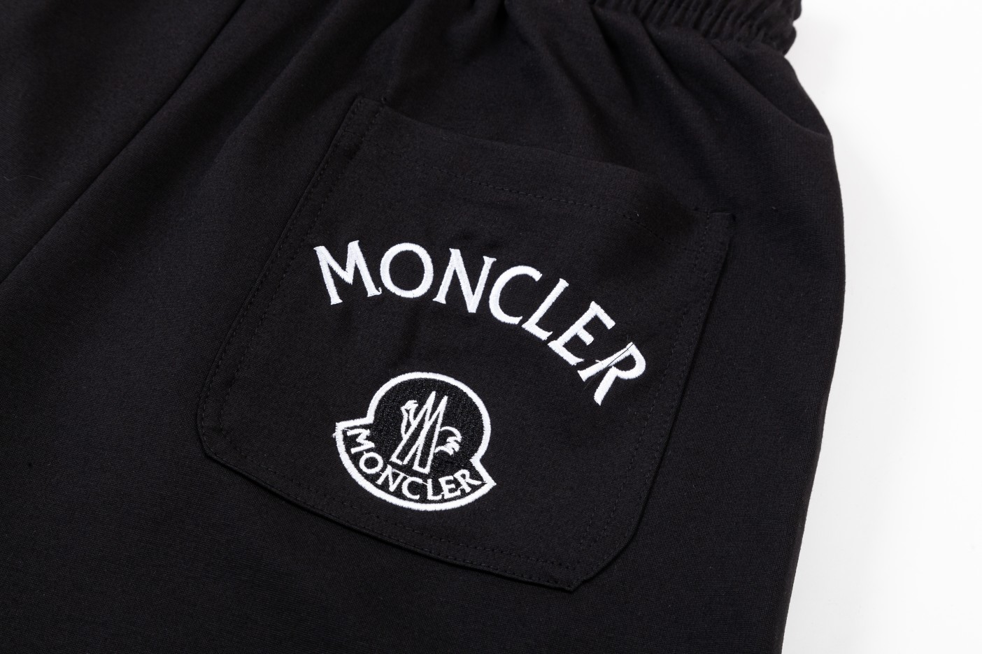 【MONCLER 公式旗艦店】モンクレール   ショートパンツ  ご好評に付き再入荷！