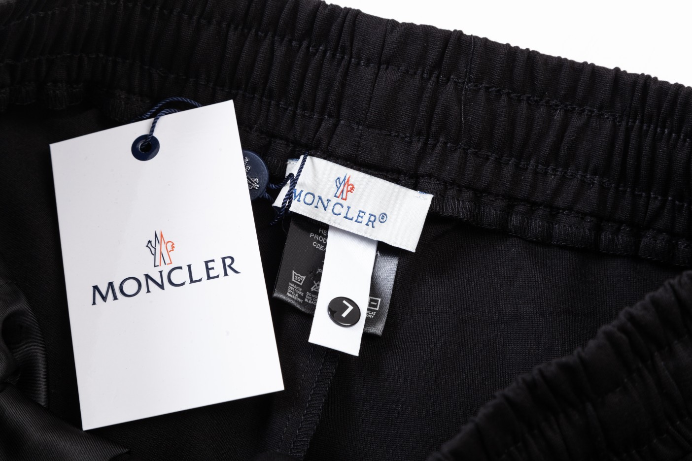 【MONCLER 公式旗艦店】モンクレール   ショートパンツ  ご好評に付き再入荷！