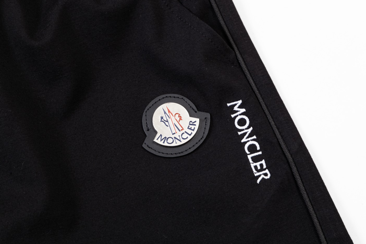 【MONCLER 公式旗艦店】モンクレール   ショートパンツ  ご好評に付き再入荷！