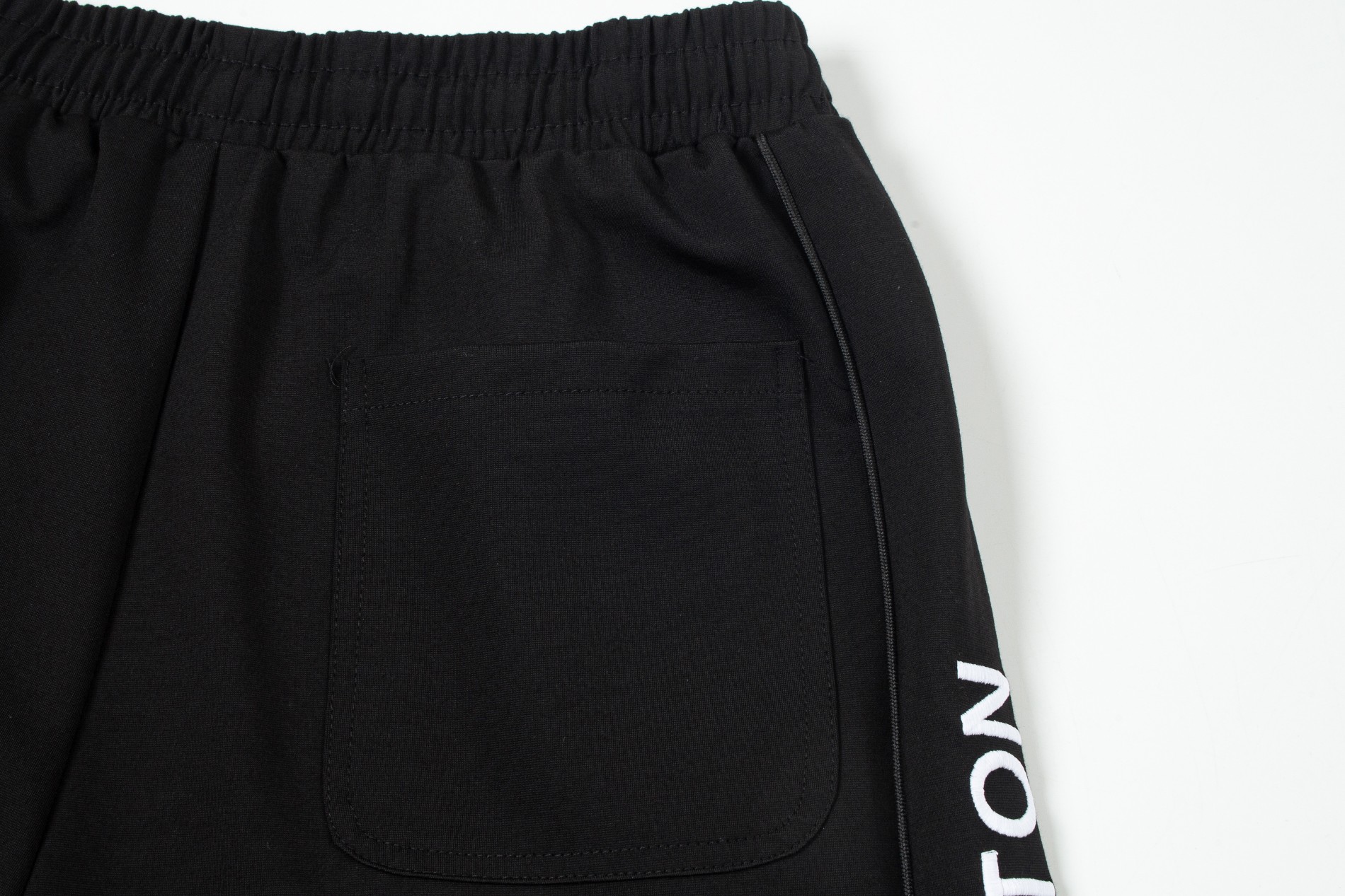 【LOUIS VUITTON 公式旗艦店】ルイヴィトン  ショートパンツご好評に付き再入荷！