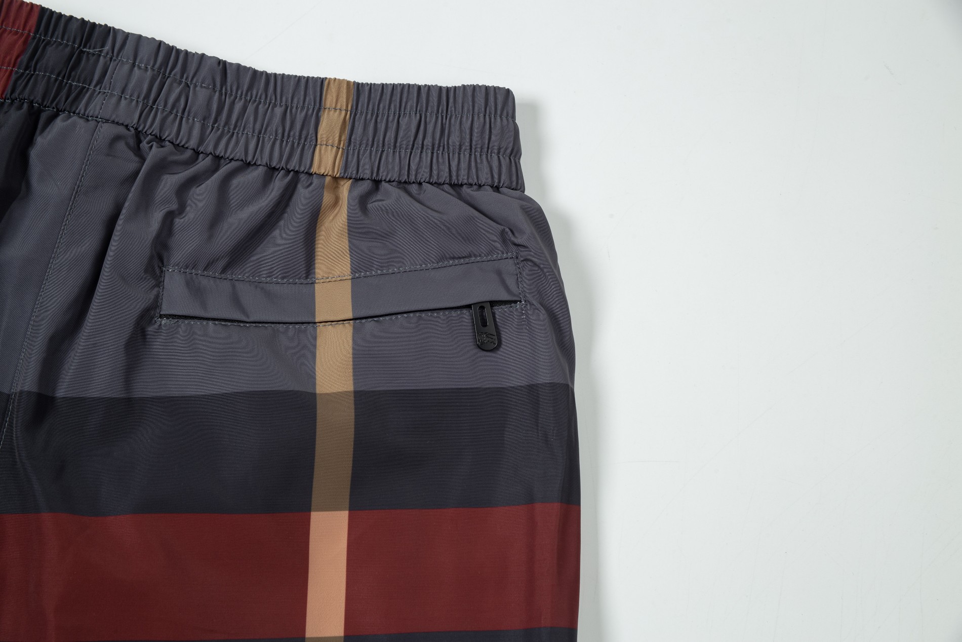 【BURBERRY  公式旗艦店】ショートパンツご好評に付き再入荷！