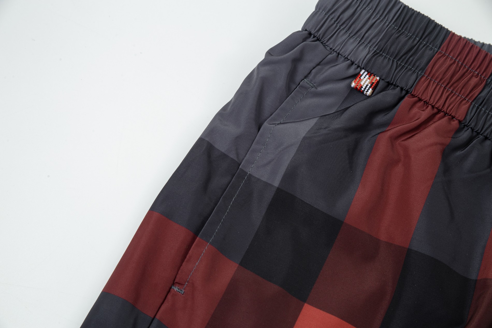 【BURBERRY  公式旗艦店】ショートパンツご好評に付き再入荷！