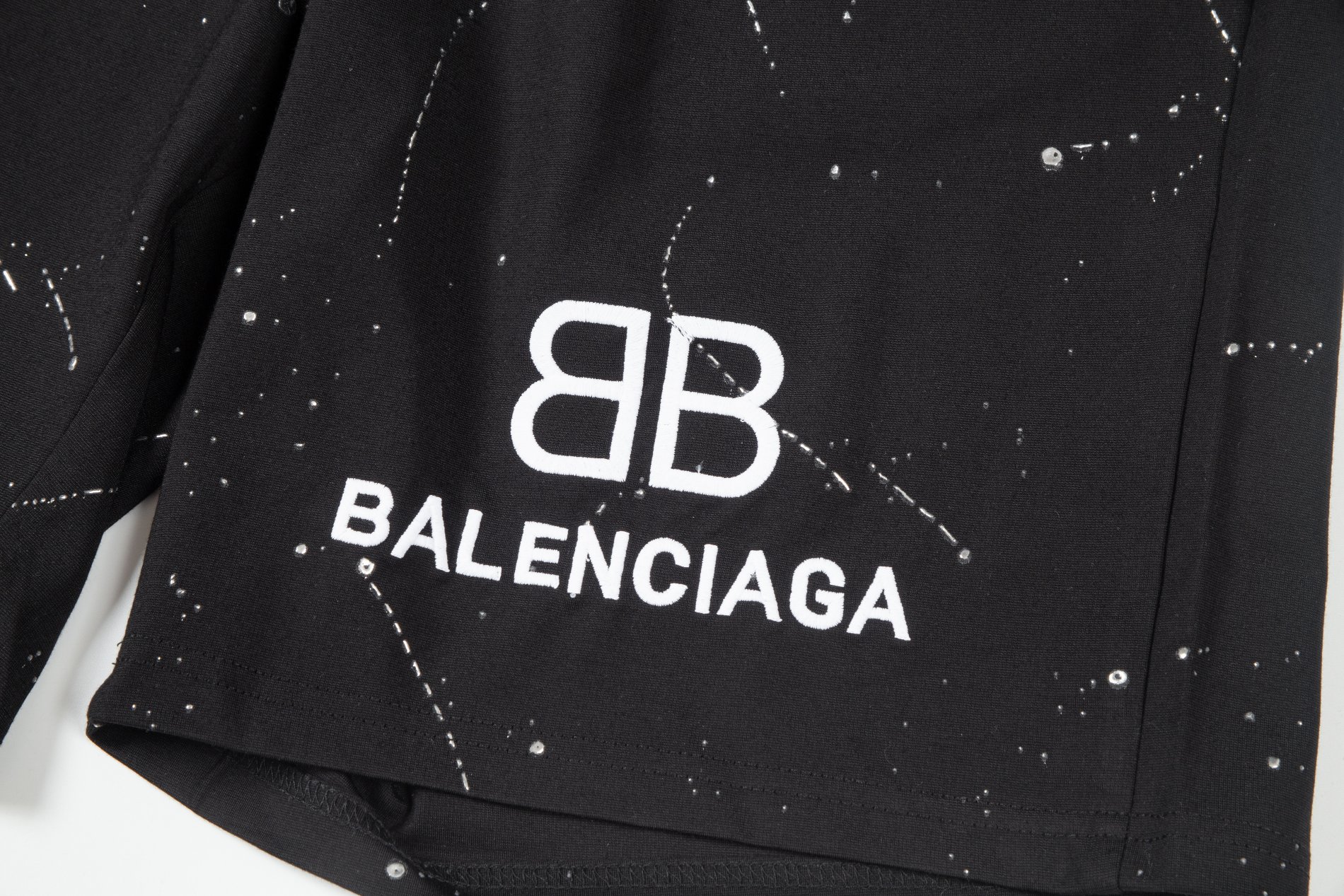 【BALENCIAGA  公式旗艦店】バレンシアガ   ショートパンツ  ご好評に付き再入荷！