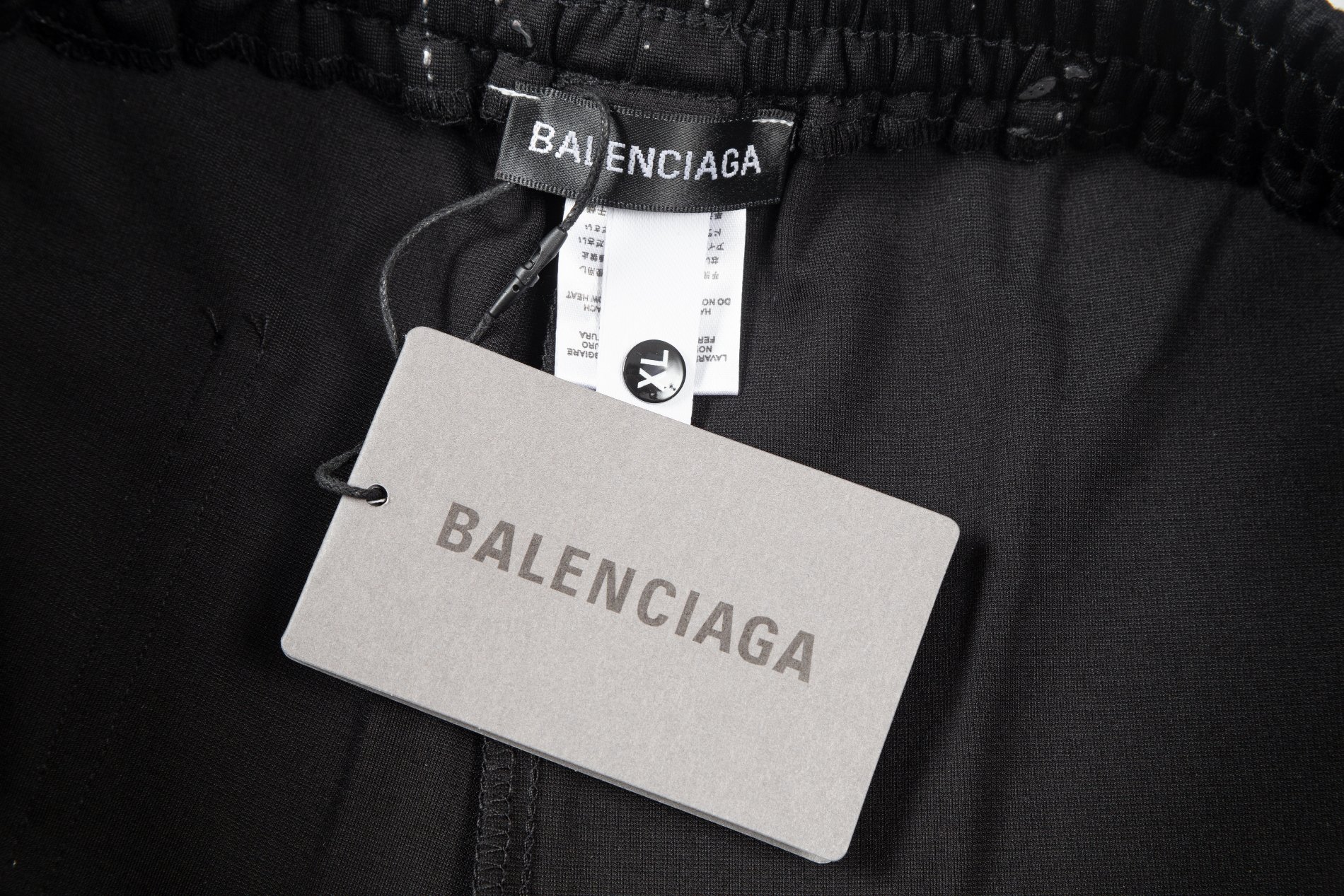 【BALENCIAGA  公式旗艦店】バレンシアガ   ショートパンツ  ご好評に付き再入荷！