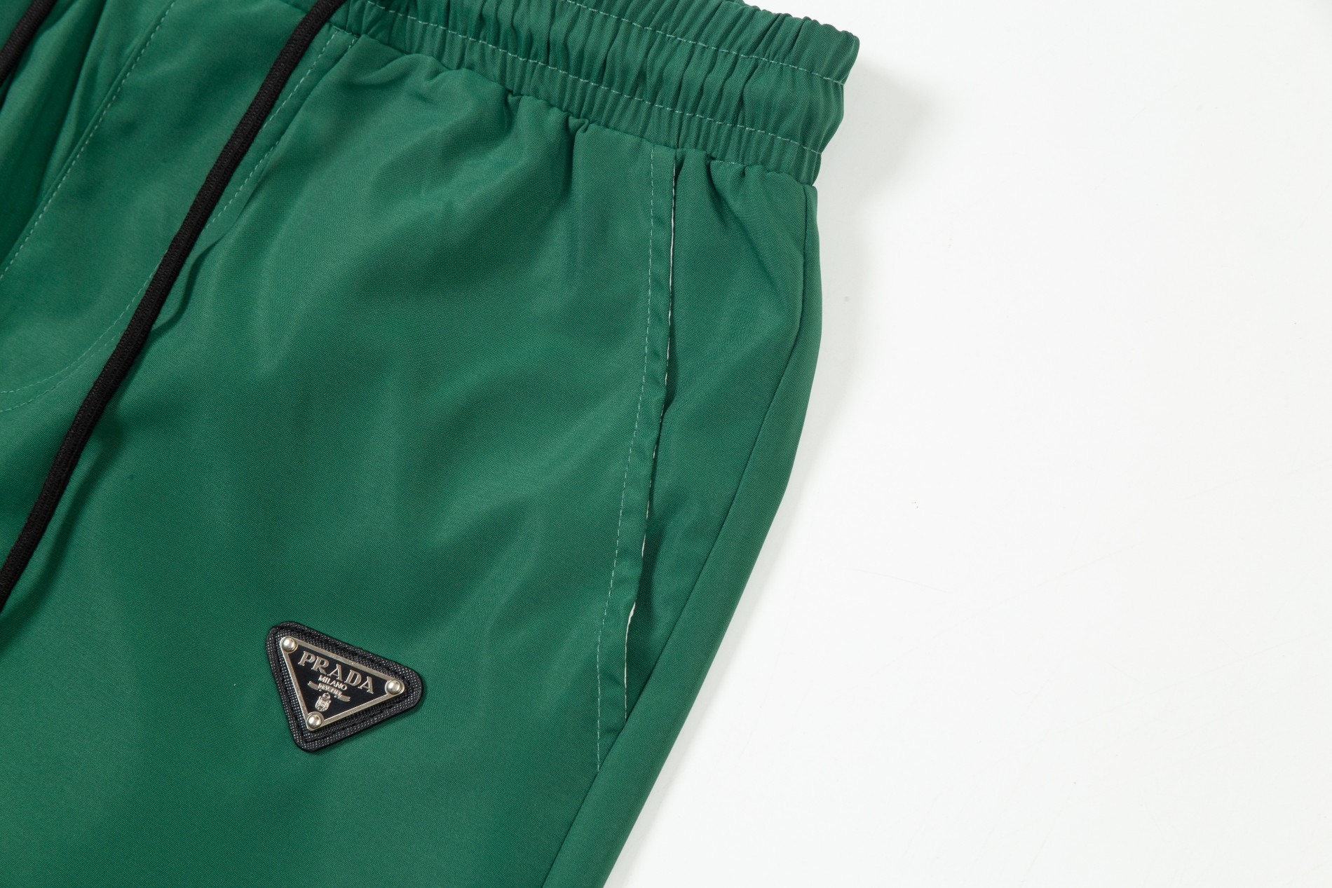 【PRADA  公式旗艦店】プラダ  Tシャツ ご好評に付き再入荷！