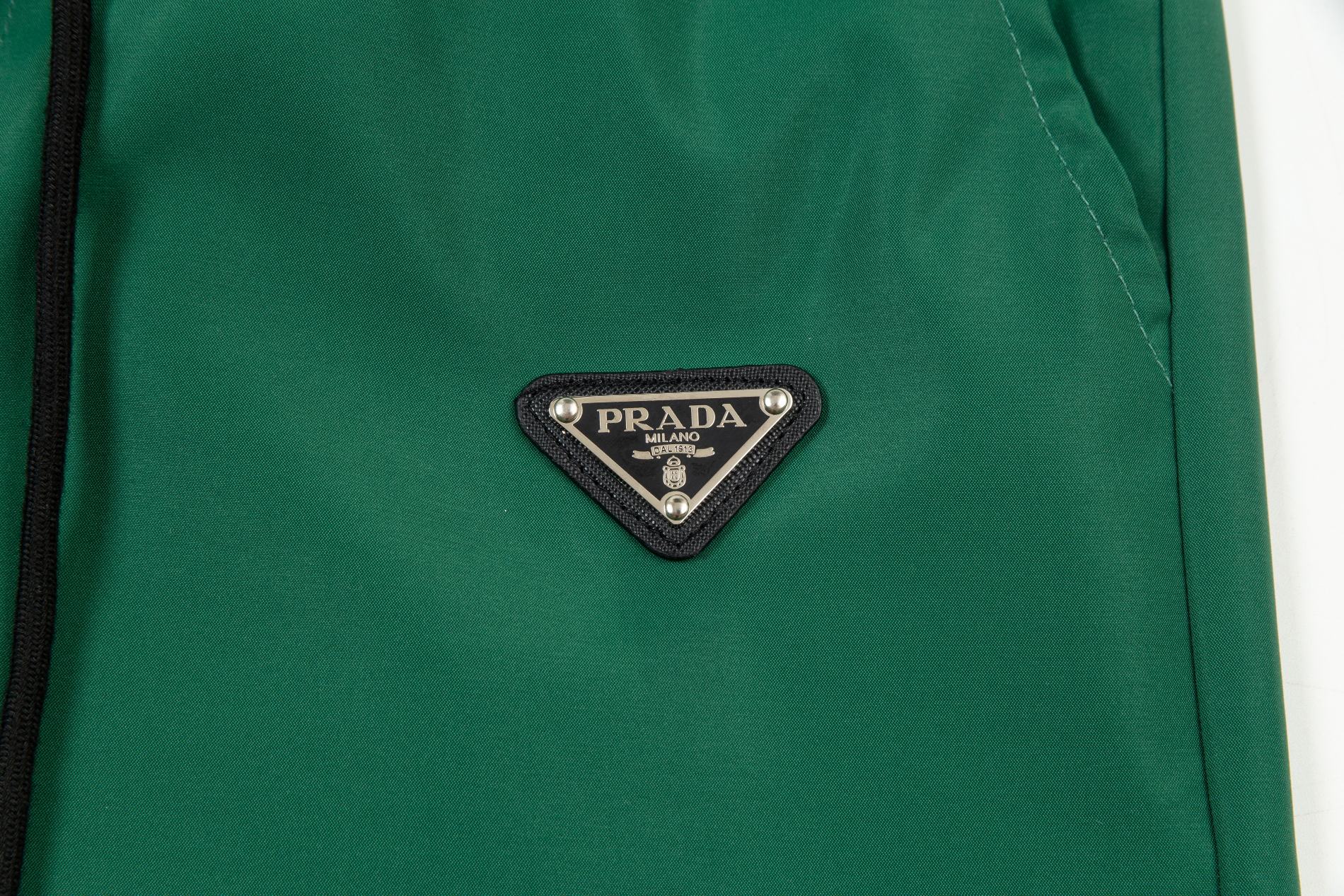 【PRADA  公式旗艦店】プラダ  Tシャツ ご好評に付き再入荷！