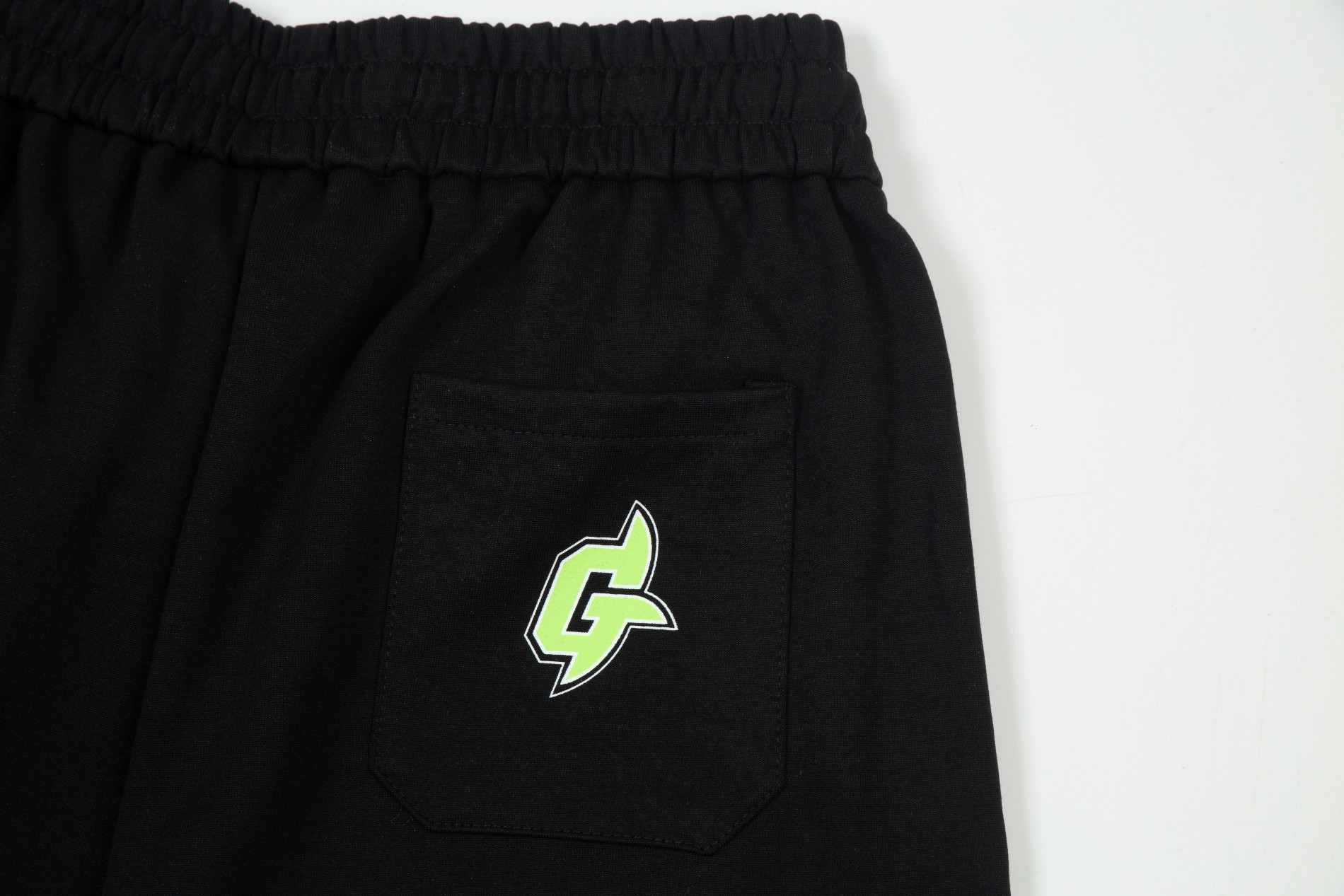 【GIVENCHY   公式旗艦店】ジバンシー ショートパンツご好評に付き再入荷！