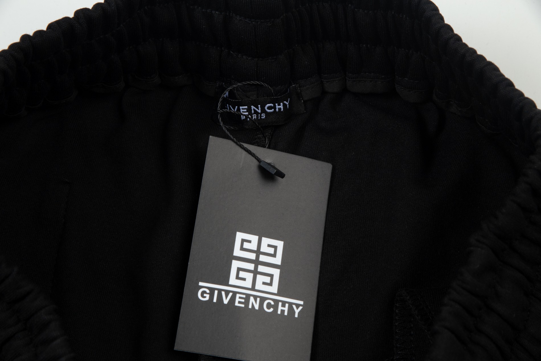 【GIVENCHY   公式旗艦店】ジバンシー ショートパンツご好評に付き再入荷！