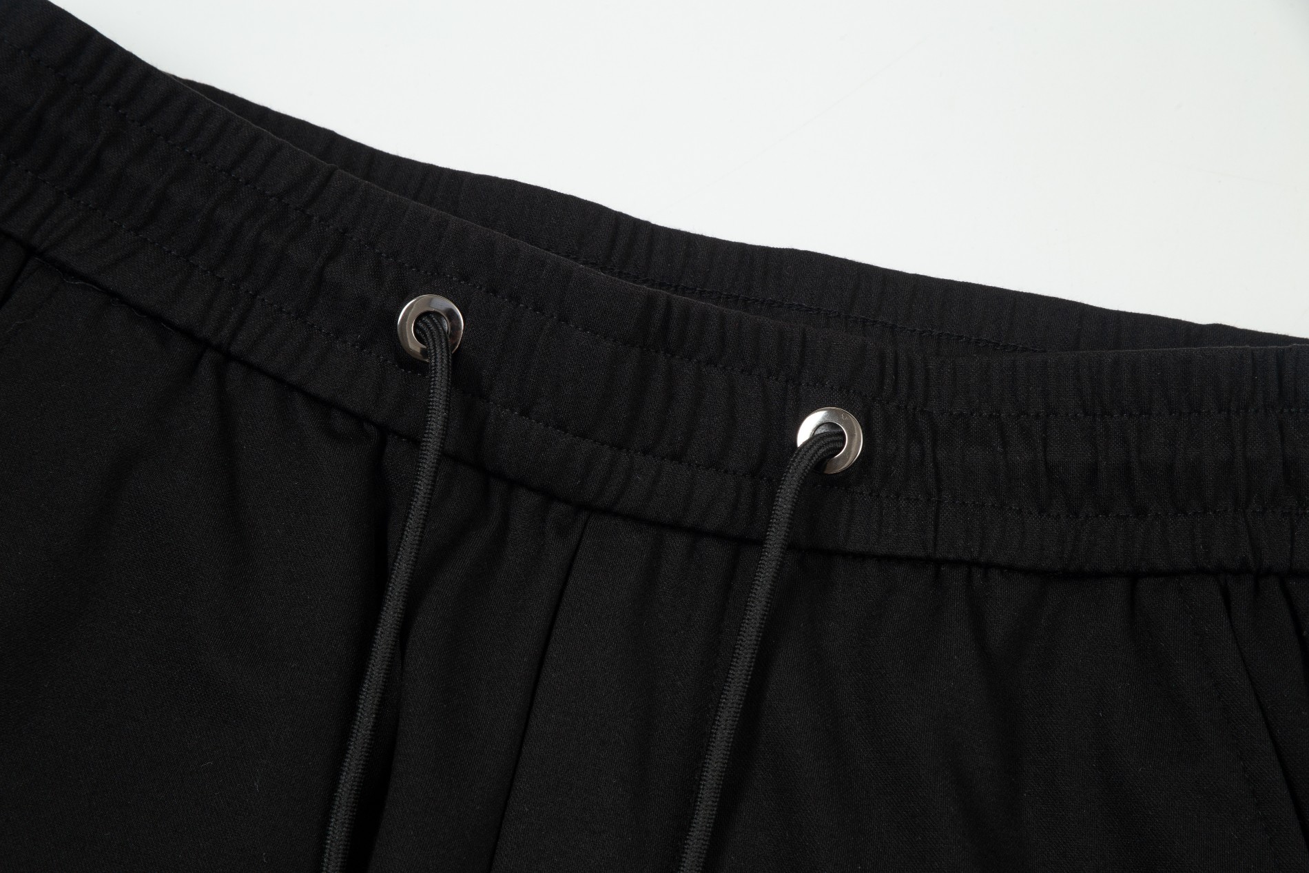 【MONCLER 公式旗艦店】モンクレール   ショートパンツ  ご好評に付き再入荷！